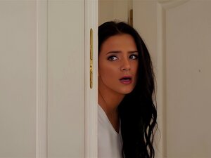 Alice Visby baise enfin sa colocataire sexy Jackie Hoff après une