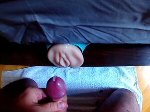 Baise en POV avec fausse chatte et éjaculation