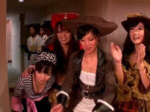 Les nanas cosplay japonaises éjaculent dans une orgie, les nanas