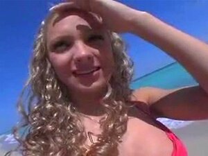 Jolie blonde sexy