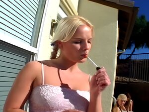 Une mignonne sexy se fait baiser hardcore