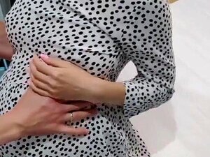 Regarde-moi baiser la chatte de ma femme enceinte, je glisse ma grosse