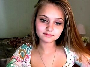 Découvrez le charme défendu d'une blonde innocente qui abandonne son