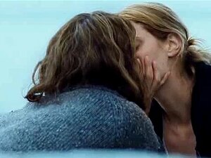 Ashley Judd dans un baiser lesbien de lesbiennes tata tota