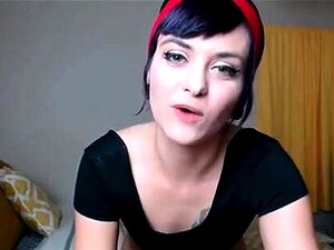 Chaude cam girl avale tout un gode de 23 cm