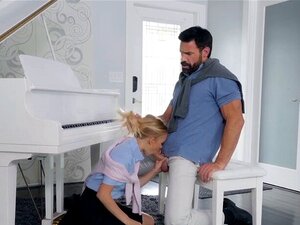 Sexe sournois - Charles Dera Kenzie Kai - Salope de piano sournoise.