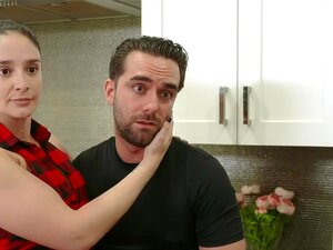 Paisley Bennett suce la trique de ses beaux-enfants pendant que leur