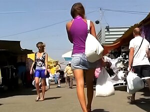 Action voyeur asiatique sous la jupe