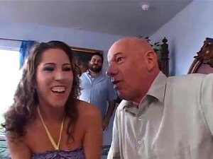 Une femme au foyer espagnole adore les idées du cocufiage