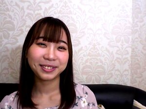 Gros plan génial dans une mignonne japonaise en POV