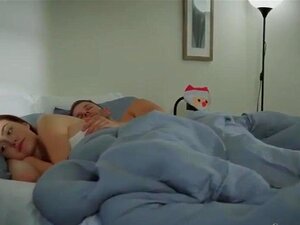 Regarde Freya Parker - Baiser sa copine le matin de Noël pendant que