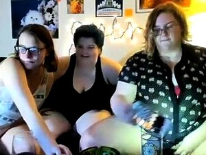 Plan à trois lesbien sur webcam