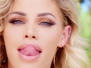 Ramon Nomar aime baiser la plantureuse Jessa Rhodes avec son pus