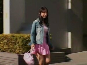 L'incroyable pute japonaise Momo Aizawa dans les godes / jouets les