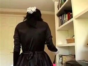 La bonne en résille baise avec son patron