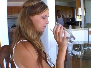 La meilleure pornstar Vanilla Skye en facial torride, clip porno