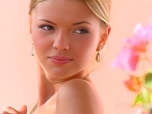 casting de beauté blonde attirante