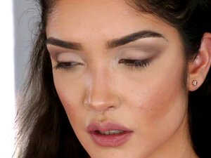 La maigre Jericha Jem goûte une érection dure. La maigre Jericha Jem