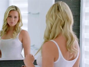 Mia Malkova adore le sexe. Dernier locataire de Mia, Charles est