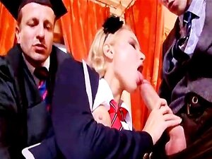 1 étudiante, 3 mecs bien montés en gang bang... DP