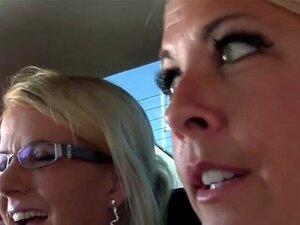 Des cougars matures à quatre baisent une grosse bite avec de gros