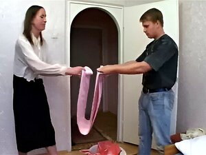 Découvrez la passion brute avec une voisine séduisante. Regardez une