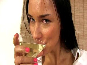 Victoria Sweet pisse dans ses lunettes