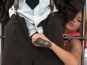 Une jolie blonde dorée en prison donne un super entraînement à un