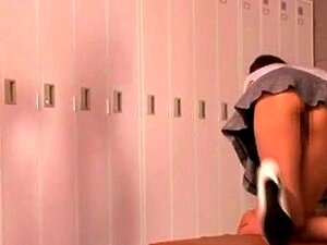 Découvrez l'ultime domination avec une enseignante japonaise kinky