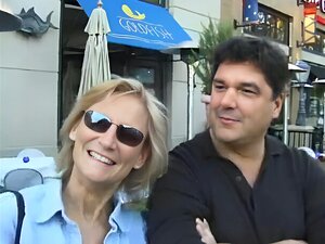 Cette nana va baiser un autre mec pour de l'argent