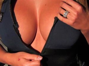 Regardez Hot Brooke Brand être à la fois le flic et le détenu