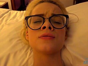 Elsa Jean dans You did a lot of walking behind Lily's magnificent ass