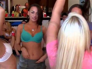 Délices de baise cochonne. Contenu exclusif de nanas chaudes