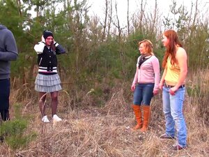 MyFirstPublic - Trois nanas en chaleur trouvées dans le bois et qui