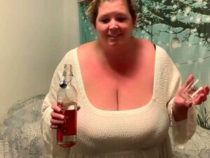 Regarde T1tt13v1x3n69 - BBW avec un énorme sein naturel maintenant !