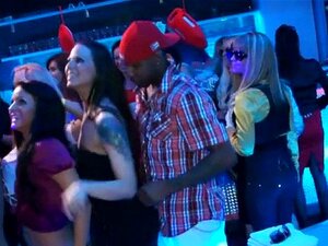Délices explicites de baise de groupe