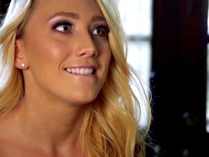 Mia s'assoit sur le joli visage de AJ jusqu'à ce qu'elle jouisse