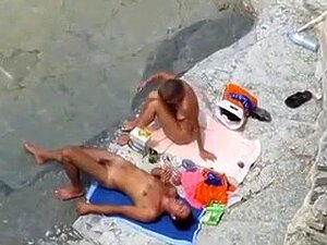 Voyeur sur le sexe sur la plage publique,