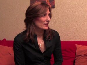 Visites en chaleur dans une maison de vacances - deux MILFs et un