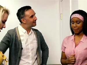 Bourrer l'étudiante - Kristen Scott avale sa prof