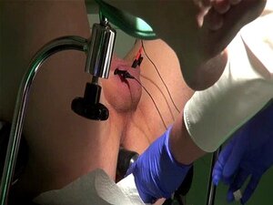 * Double fisting avec strapon Venus 2000 machine à lait cbt -