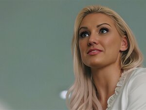 LA FILLE DE MAMAN-L'avocate MILF Kenzie Taylor Doigts Durs et