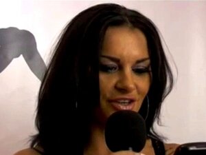 Shebang.TV - La sexy brune Dionne Mendez se masturbe. Shebang,TV - La