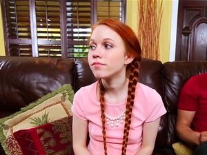 Une petite rousse mignonne se fait baiser fort. La petite rousse