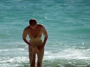 Découvrez le charme indomptable de Bo Derek dans Tarzan The Ape Man.