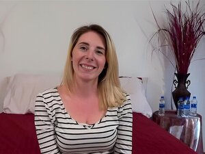 Découvrez les désirs ardents des milfs désespérées lors d'une