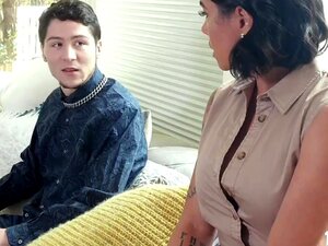 Connor rentre précipitamment chez lui et plonge directement dans la