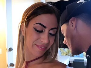 Sexe hard avec une fille blonde dans un riche manoir Marica Milani