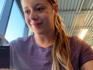 Nadia Foxx Lush ! À la SALLE DE SPORT ET À UN DÉPLACEMENT THRU omg