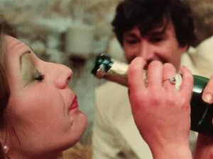 Orgie de champagne avec des cochons